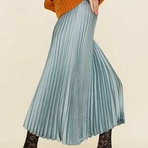 Aritzia little moon spritz skirt in navy